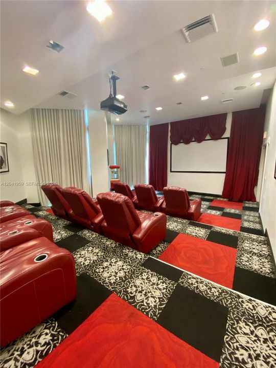 For Rent: $3,800 (2 beds, 2 baths, 920 Square Feet)