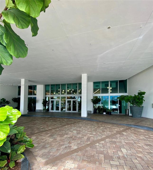 For Rent: $3,800 (2 beds, 2 baths, 920 Square Feet)