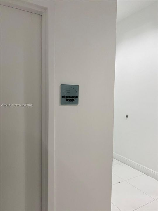 For Rent: $3,800 (2 beds, 2 baths, 920 Square Feet)