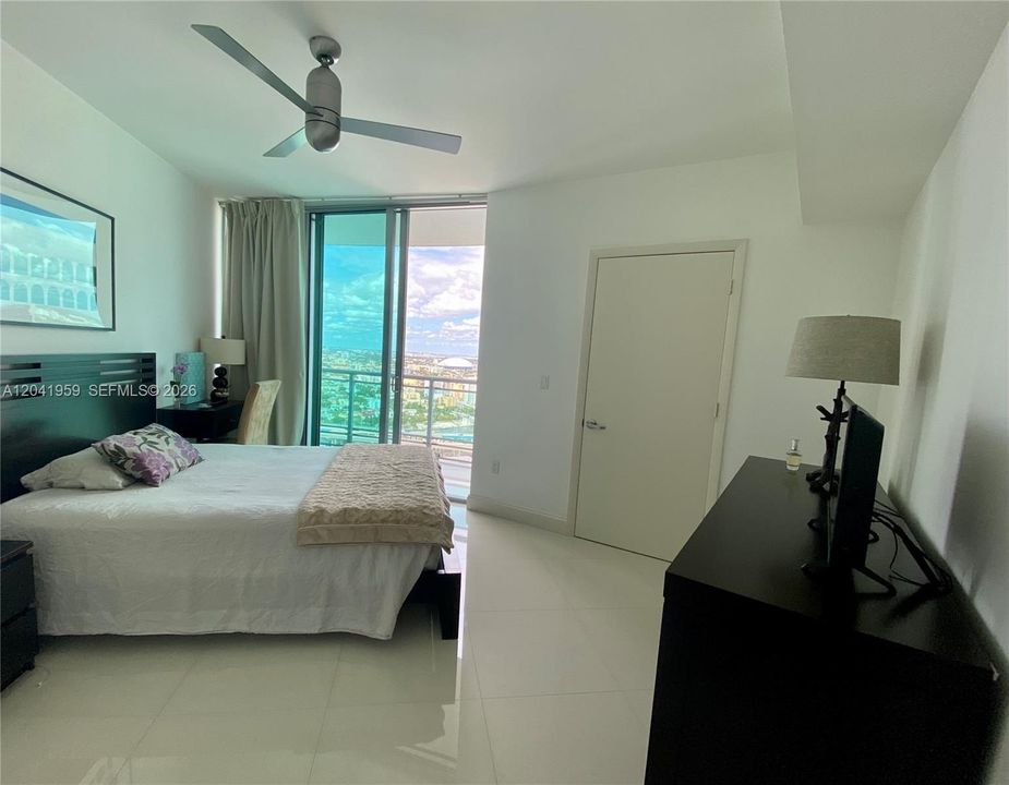 For Rent: $3,800 (2 beds, 2 baths, 920 Square Feet)