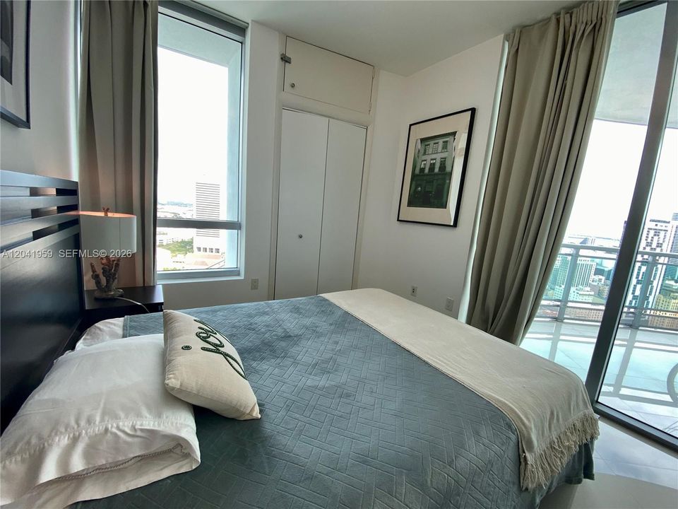 For Rent: $3,800 (2 beds, 2 baths, 920 Square Feet)