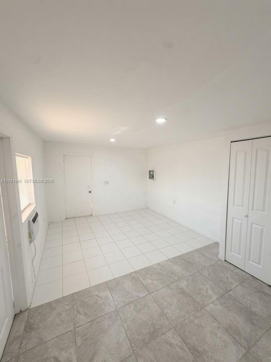 В аренду: $1,499 (0 спален, 1 ванн, 2937 Квадратных фут)
