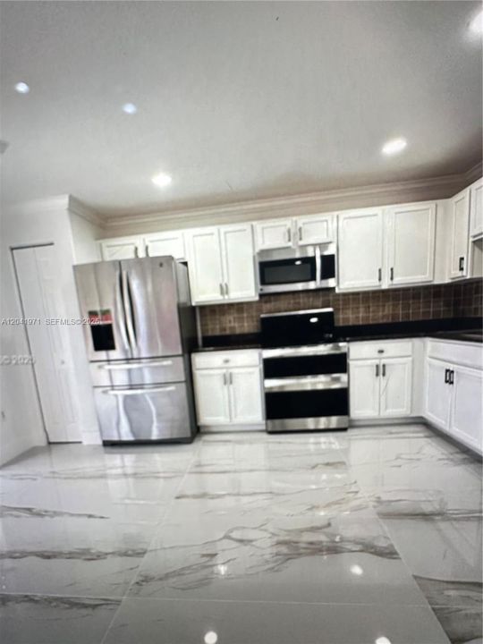 En Renta: $3,300 (3 camas, 2 baños, 1708 Pies cuadrados)