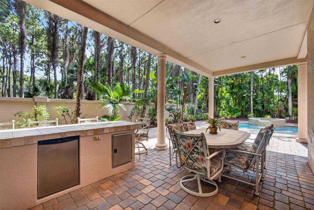 Outdoor Kitchen