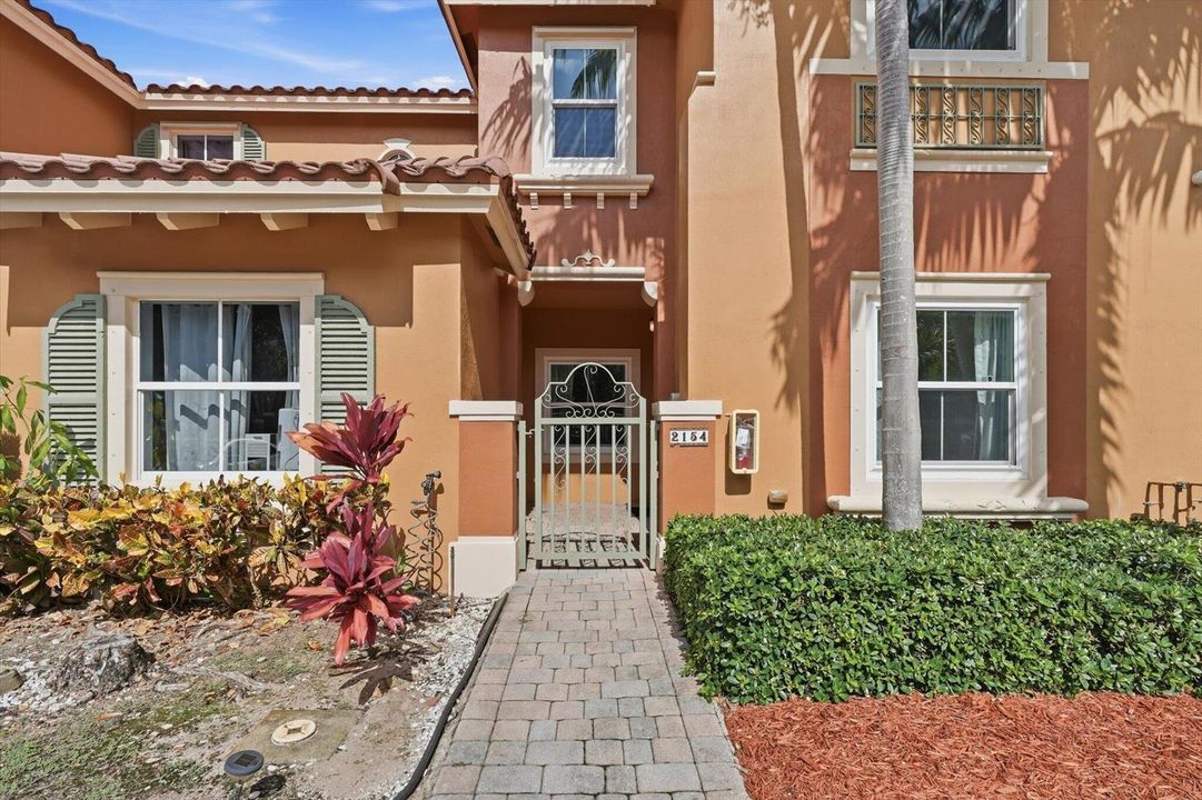 02-2154 Siena Way_002