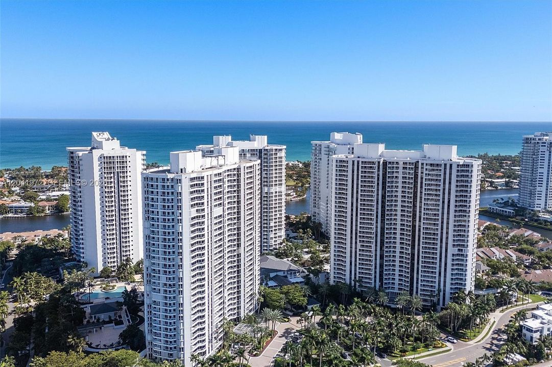 На продажу: $739,000 (2 спален, 2 ванн, 1870 Квадратных фут)