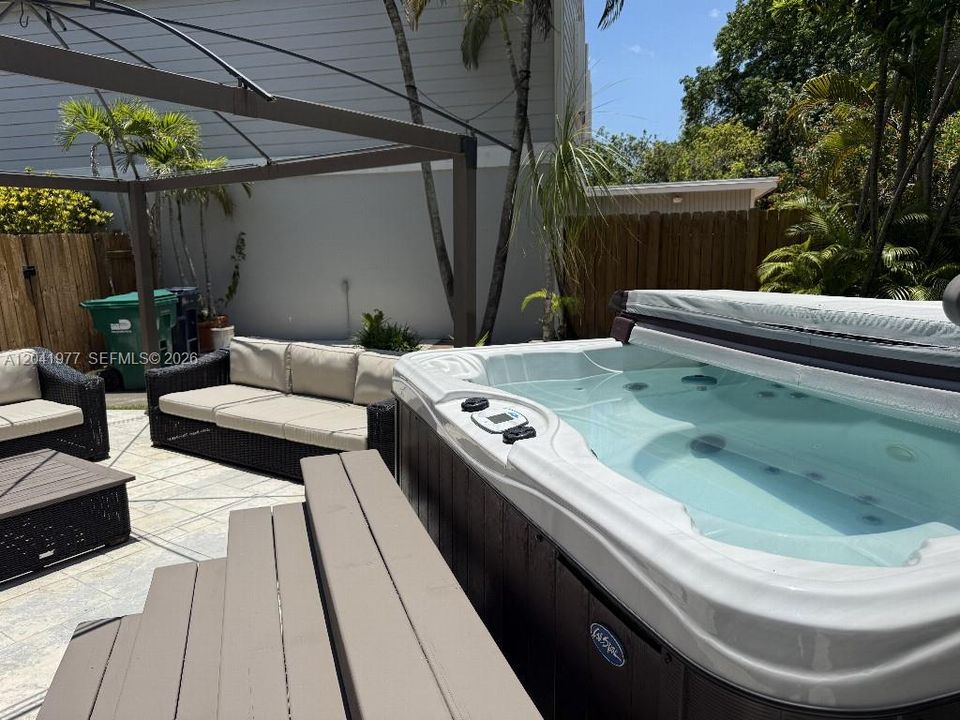 En Venta: $625,000 (3 camas, 2 baños, 1572 Pies cuadrados)