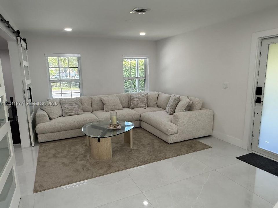 En Venta: $625,000 (3 camas, 2 baños, 1572 Pies cuadrados)