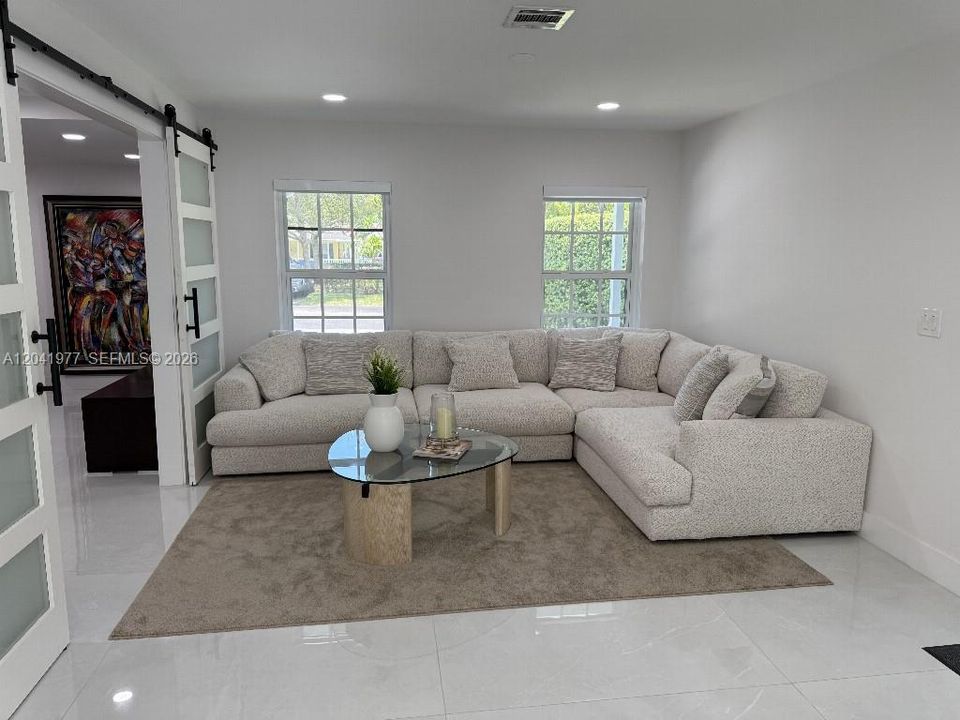 En Venta: $625,000 (3 camas, 2 baños, 1572 Pies cuadrados)