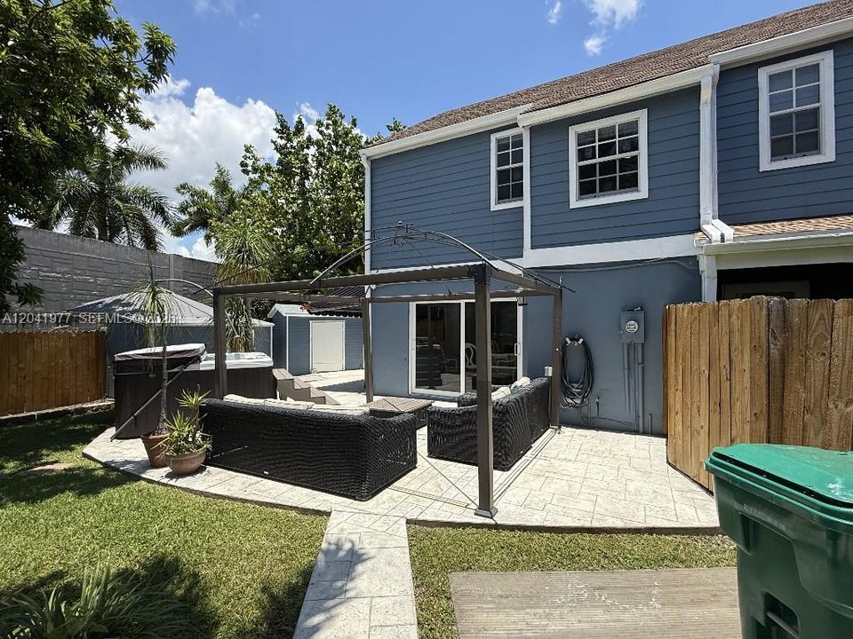 En Venta: $625,000 (3 camas, 2 baños, 1572 Pies cuadrados)
