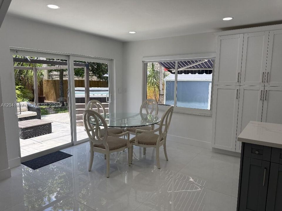 En Venta: $625,000 (3 camas, 2 baños, 1572 Pies cuadrados)