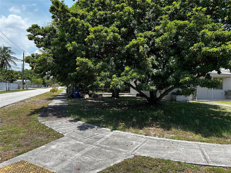 En Venta: $510,000 (4 camas, 2 baños, 1395 Pies cuadrados)