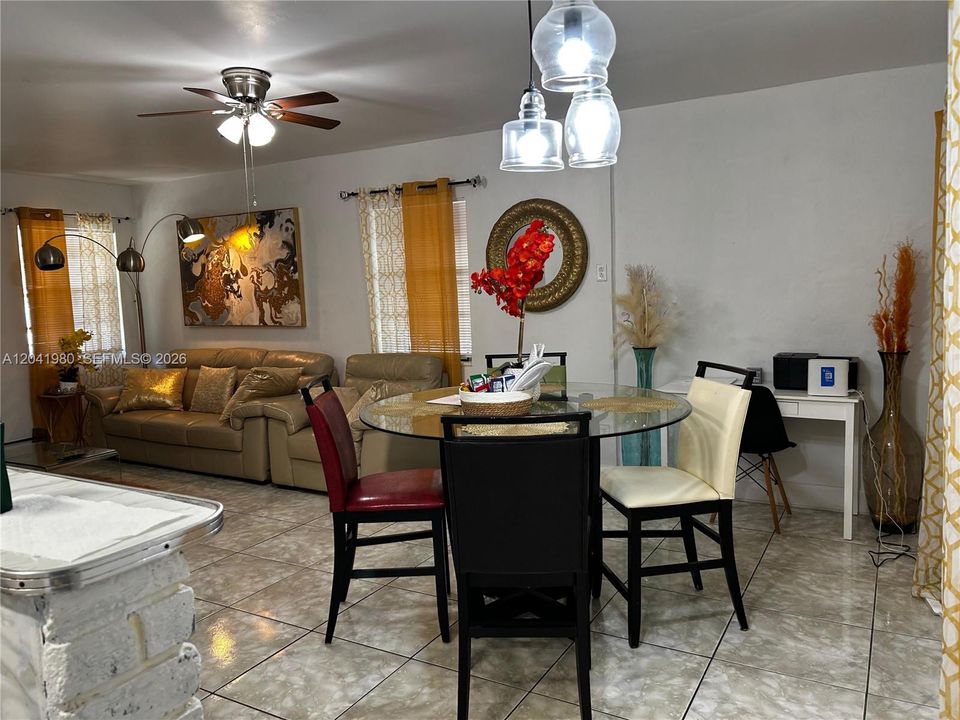 En Venta: $510,000 (4 camas, 2 baños, 1395 Pies cuadrados)
