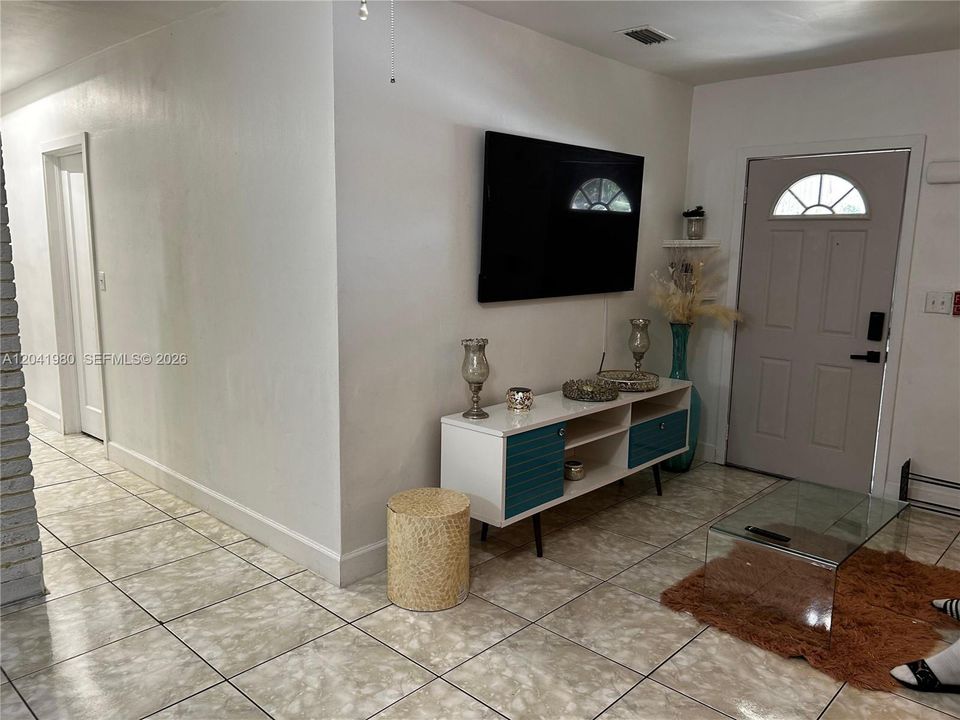 En Venta: $510,000 (4 camas, 2 baños, 1395 Pies cuadrados)