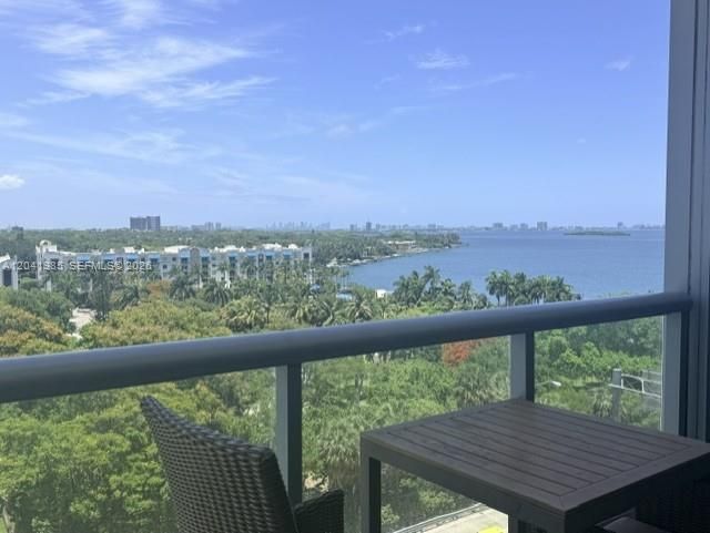 For Rent: $4,200 (2 beds, 2 baths, 1174 Square Feet)