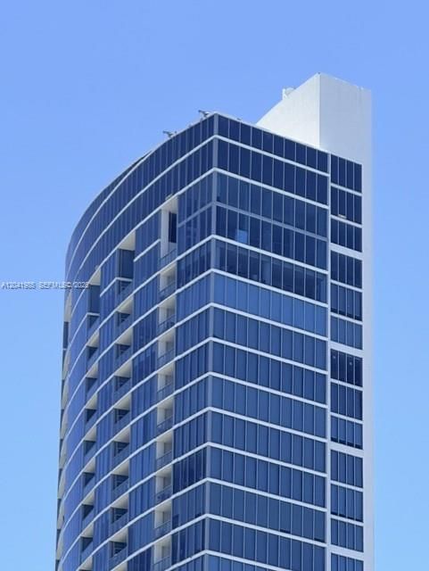For Rent: $4,200 (2 beds, 2 baths, 1174 Square Feet)