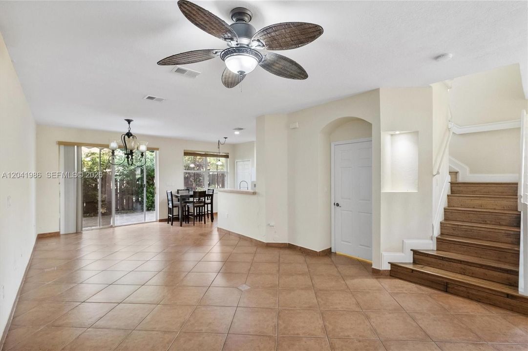 En Venta: $550,000 (4 camas, 2 baños, 1793 Pies cuadrados)