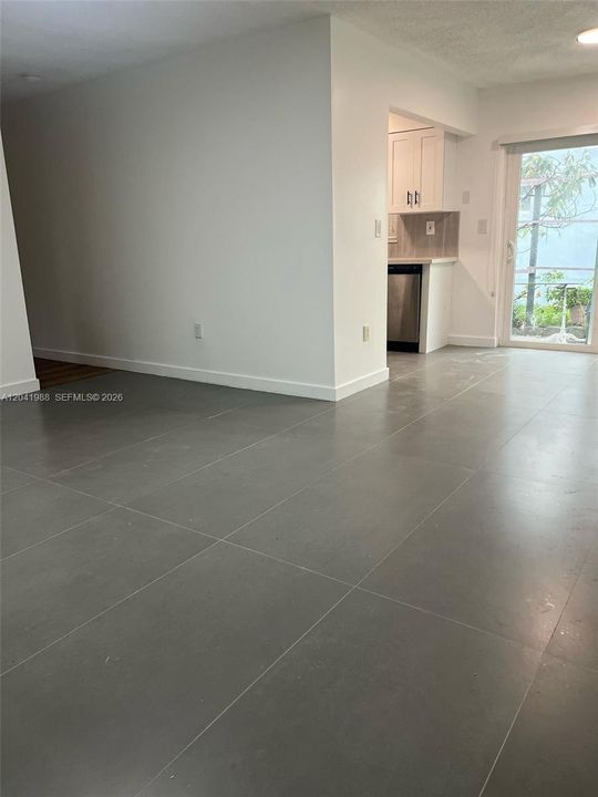 For Rent: $3,000 (3 beds, 1 baths, 1008 Square Feet)