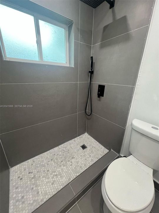 For Rent: $3,000 (3 beds, 1 baths, 1008 Square Feet)