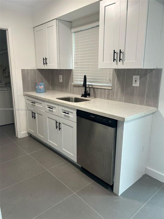 For Rent: $3,000 (3 beds, 1 baths, 1008 Square Feet)