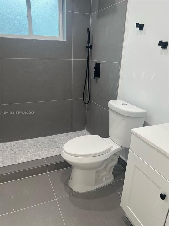 For Rent: $3,000 (3 beds, 1 baths, 1008 Square Feet)