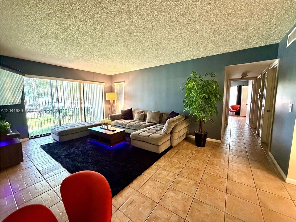 En Venta: $185,000 (2 camas, 2 baños, 1106 Pies cuadrados)