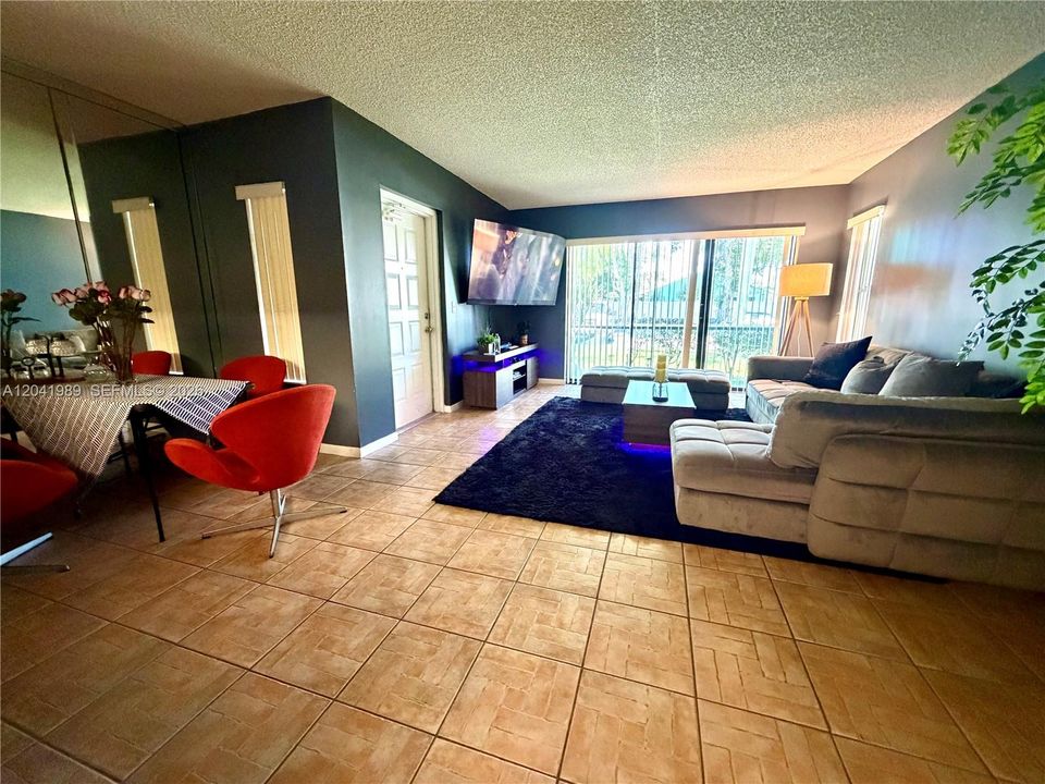 En Venta: $185,000 (2 camas, 2 baños, 1106 Pies cuadrados)