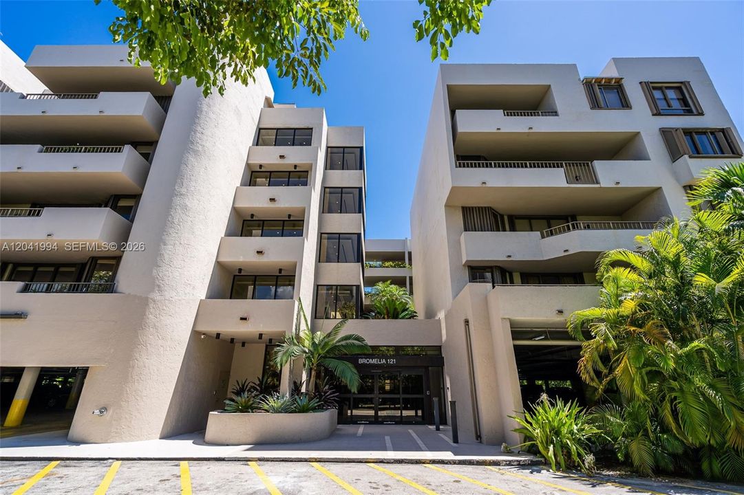 En Venta: $1,600,000 (3 camas, 3 baños, 1720 Pies cuadrados)