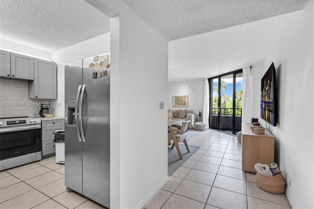 En Venta: $1,600,000 (3 camas, 3 baños, 1720 Pies cuadrados)