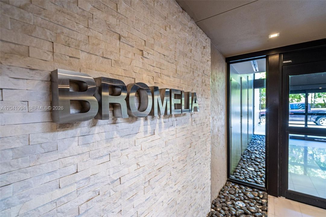 En Venta: $1,600,000 (3 camas, 3 baños, 1720 Pies cuadrados)