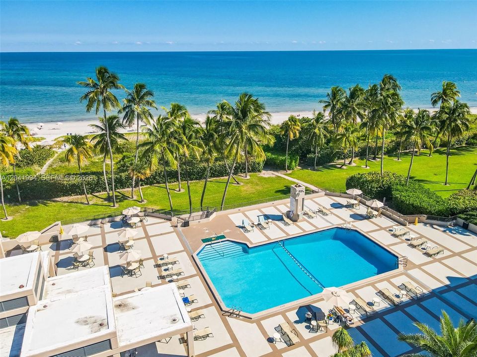 En Venta: $1,600,000 (3 camas, 3 baños, 1720 Pies cuadrados)
