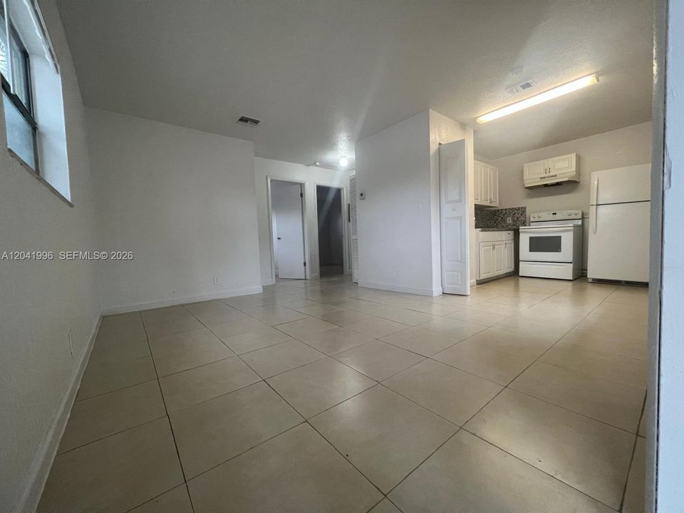 В аренду: $1,800 (2 спален, 1 ванн, 2286 Квадратных фут)