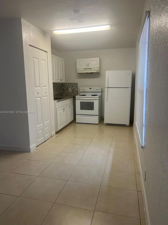 В аренду: $1,800 (2 спален, 1 ванн, 2286 Квадратных фут)