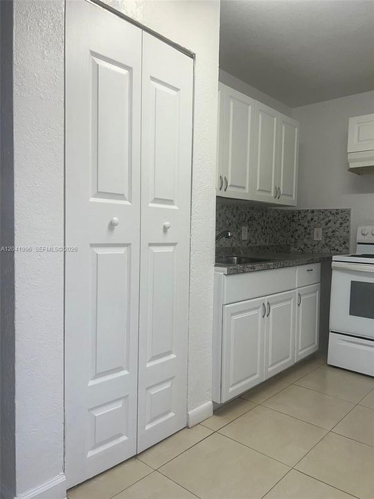В аренду: $1,800 (2 спален, 1 ванн, 2286 Квадратных фут)