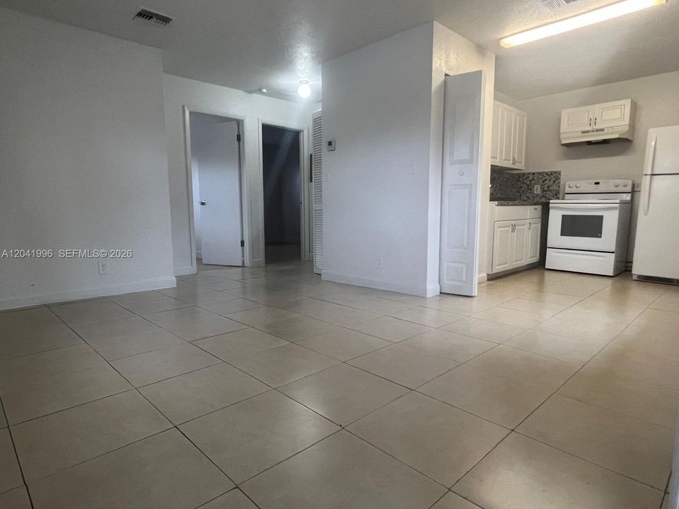 В аренду: $1,800 (2 спален, 1 ванн, 2286 Квадратных фут)