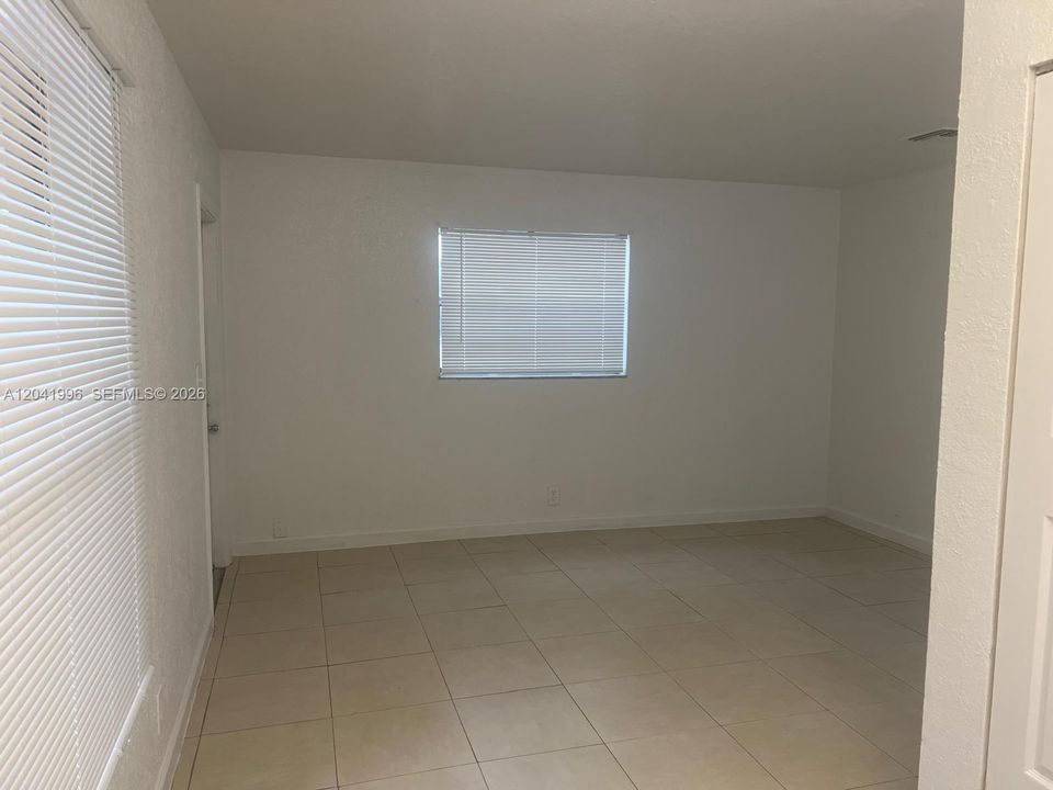 В аренду: $1,800 (2 спален, 1 ванн, 2286 Квадратных фут)