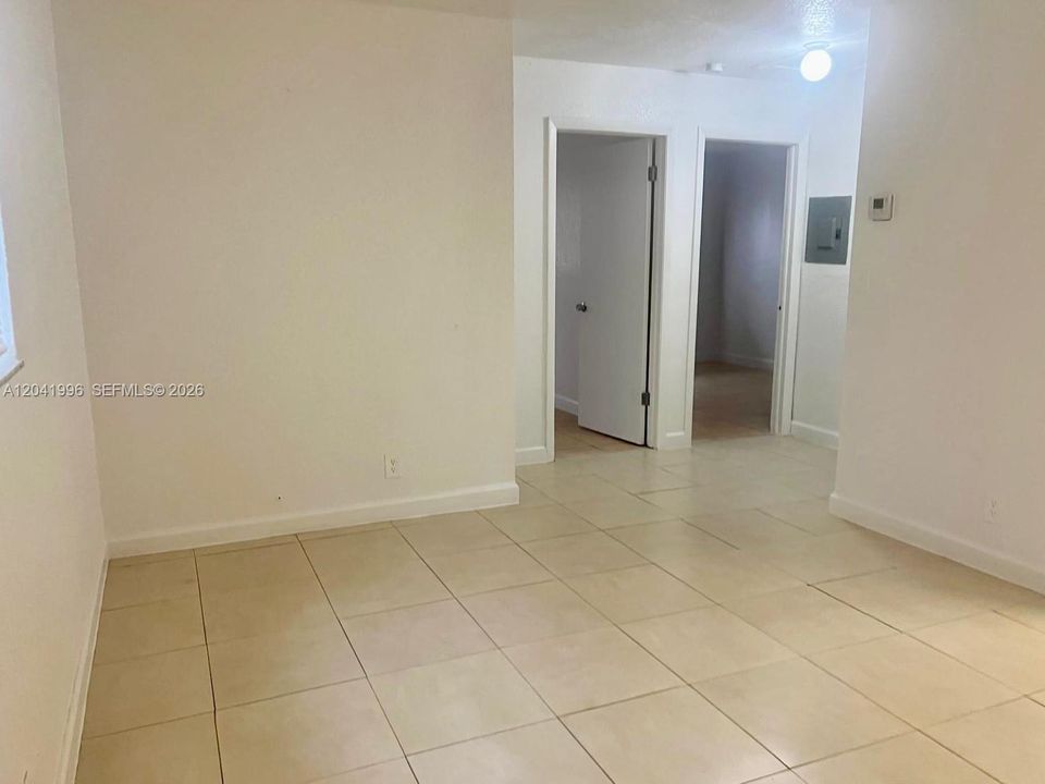 В аренду: $1,800 (2 спален, 1 ванн, 2286 Квадратных фут)