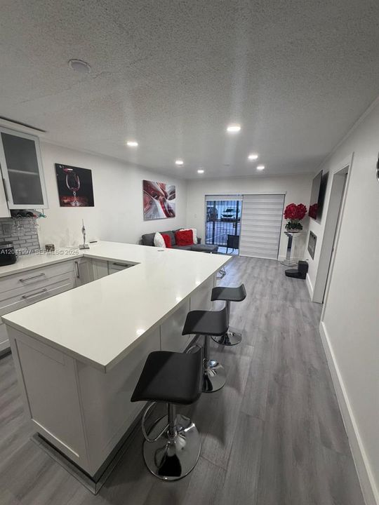 For Sale: $240,000 (1 beds, 1 baths, 641 Square Feet)