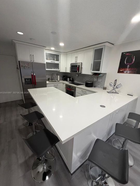 For Sale: $240,000 (1 beds, 1 baths, 641 Square Feet)