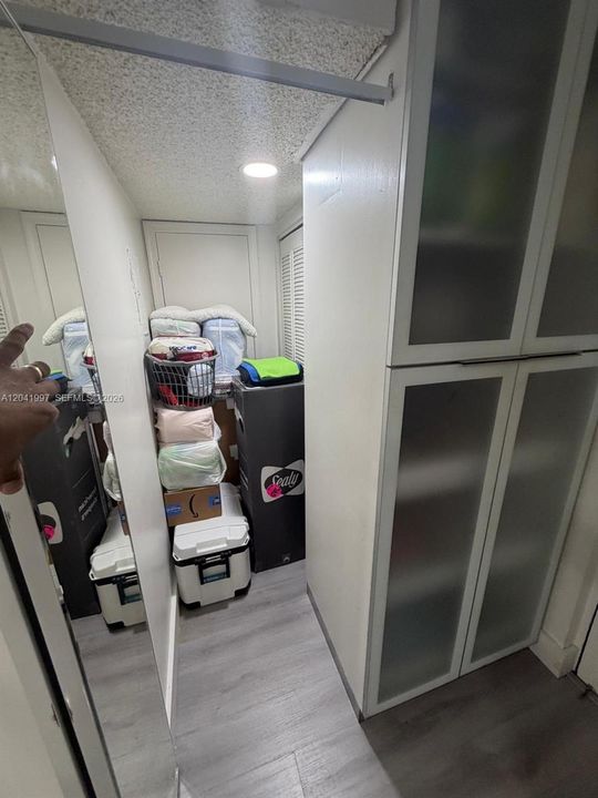 For Sale: $240,000 (1 beds, 1 baths, 641 Square Feet)