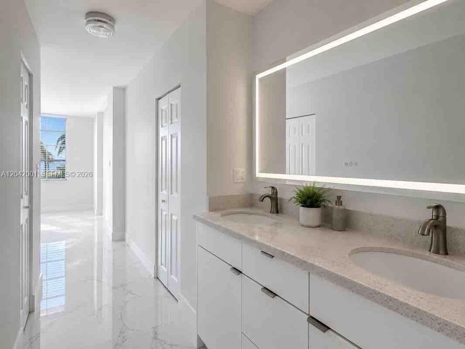 En Venta: $500,000 (2 camas, 2 baños, 1295 Pies cuadrados)
