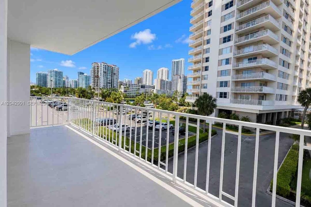 En Venta: $500,000 (2 camas, 2 baños, 1295 Pies cuadrados)