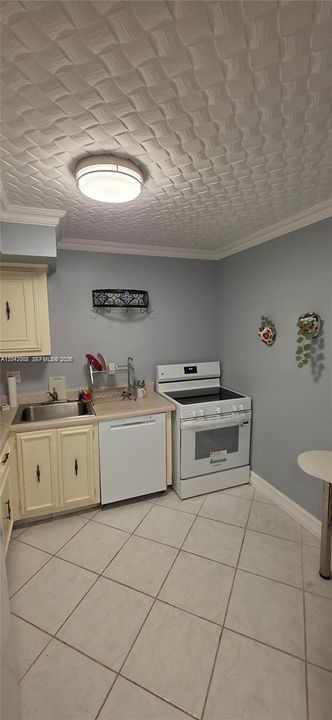 For Rent: $2,150 (2 beds, 2 baths, 1020 Square Feet)