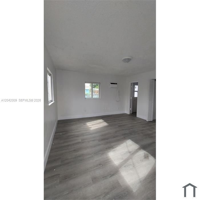 En Venta: $409,000 (0 camas, 0 baños, 704 Pies cuadrados)