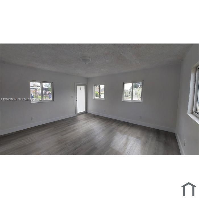 En Venta: $409,000 (0 camas, 0 baños, 704 Pies cuadrados)