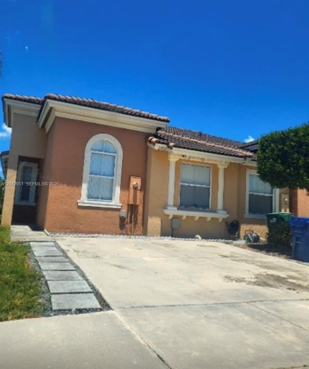 For Rent: $2,700 (3 beds, 2 baths, 1250 Square Feet)
