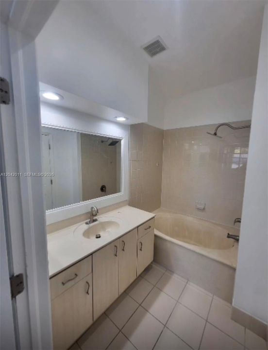 For Rent: $2,700 (3 beds, 2 baths, 1250 Square Feet)