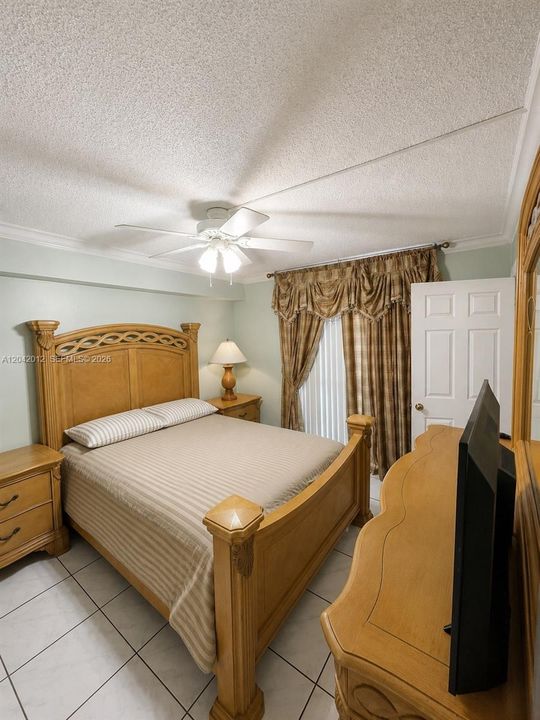 Active With Contract: $200,000 (2 beds, 1 baths, 720 Square Feet)