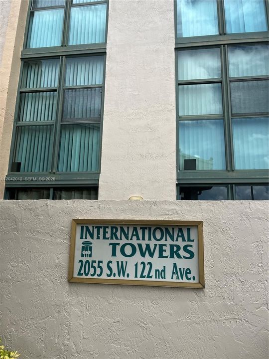 For Sale: $200,000 (2 beds, 1 baths, 720 Square Feet)