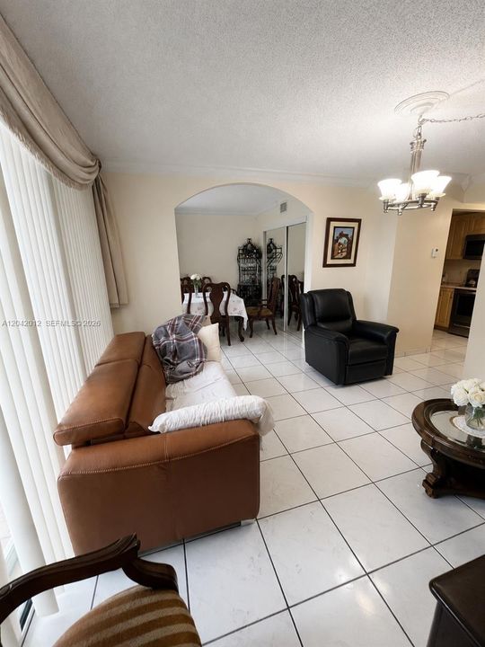 Active With Contract: $200,000 (2 beds, 1 baths, 720 Square Feet)